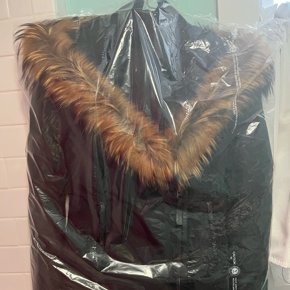 MACKAGE ADALI-F5 FITTED DOWN COAT WITH FUR HOOD (COLOR: BLACK SIZE: XXS)